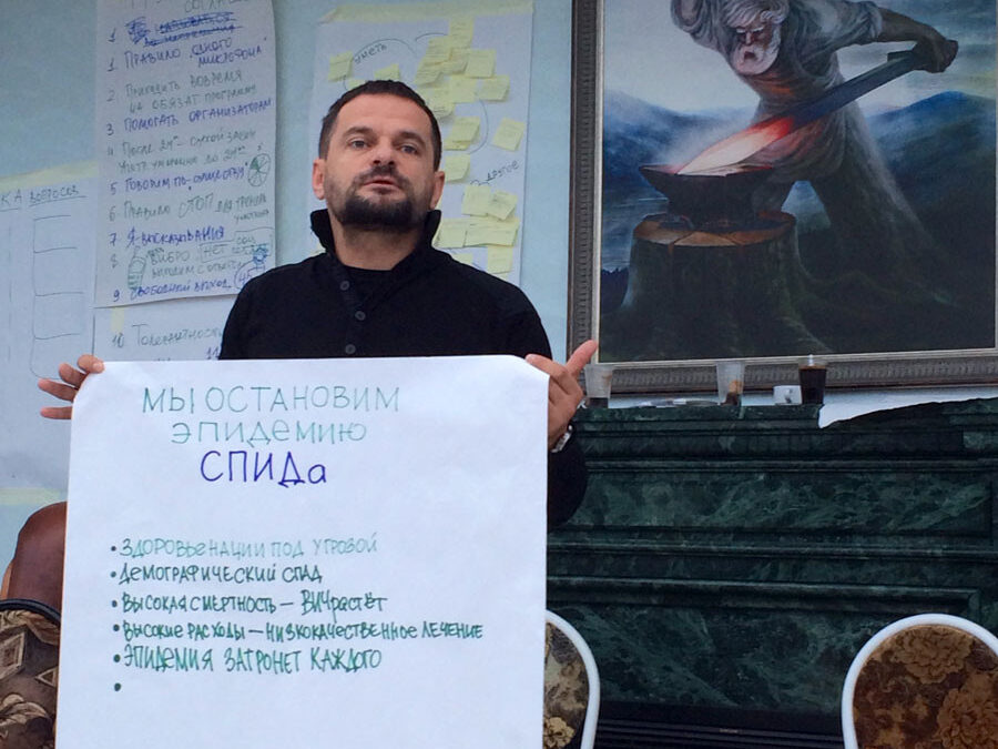 В России увеличивается количество ВИЧ-позитивных геев: во время школы “Парни ПЛЮС” активисты били тревогу