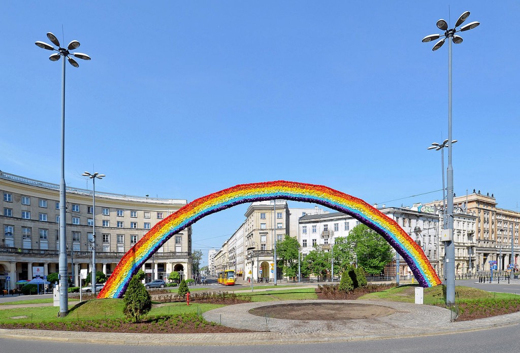 В Варшаве снова подожгли “Радугу толерантности”