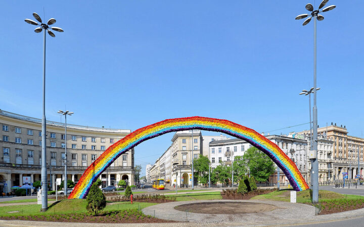 В Варшаве снова подожгли “Радугу толерантности”