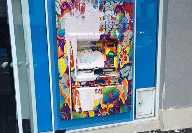 Квир-активистов возмутили новозеландские «гей-банкоматы»