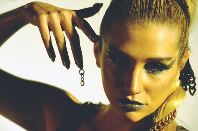 970f8082aada72bb59b9e7394f9e5876_na_dva_fronta_10_zvezd_biseksualok_3