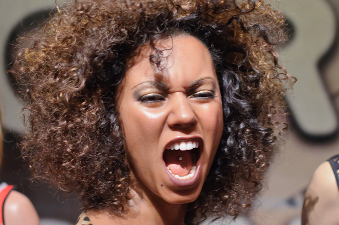 9bc72a4ba3dedd3257bbcca56d5d5c5e_na_dva_fronta_10_zvezd_biseksualok_5