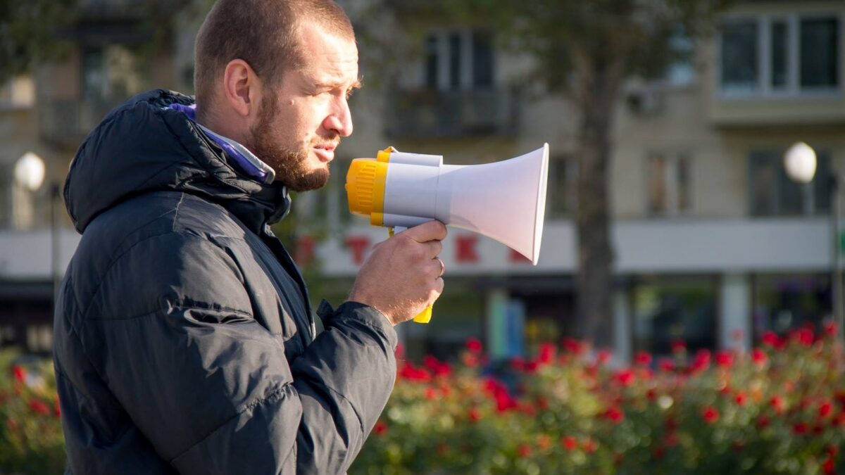 Правозащитники бьют тревогу: советником мэра Херсона назначен расист и гомофоб