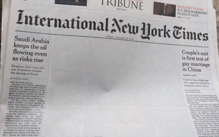 В Пакистане из газеты “The New York Times” убрали фото целующихся мужчин