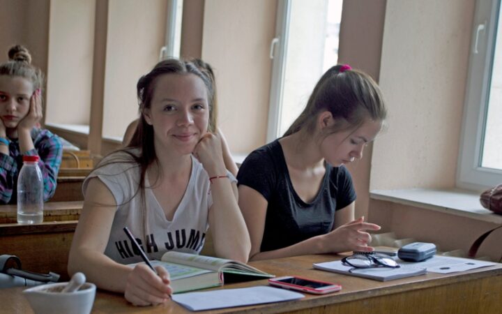 Школьников собираются учить «семейным ценностям», в которые ЛГБТ не вписываются