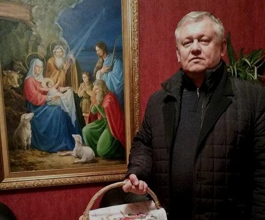 Депутат предложил ЛГБТ-активисту провести с ним неделю в наручниках