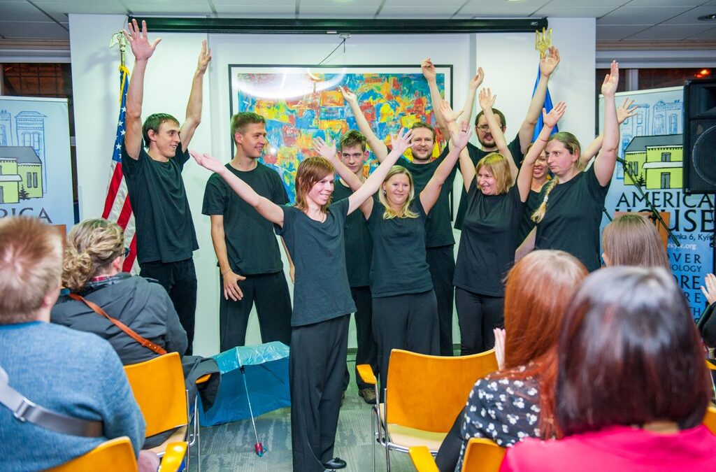 «Голосую за мэра-гея»: Участники Фестиваля социальных театров выступили в America House