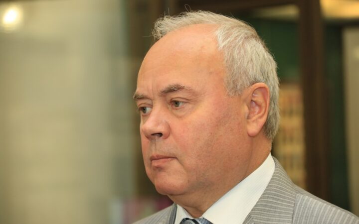 Спикер Госсобрания Башкирии записался в Европарламенте в либералы, потому что консерваторы целовались и обнимались