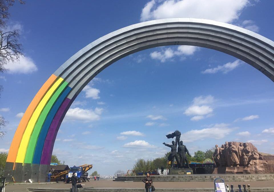 Арку дружбы народов к Евровидению преобразуют в радужную Арку разнообразия