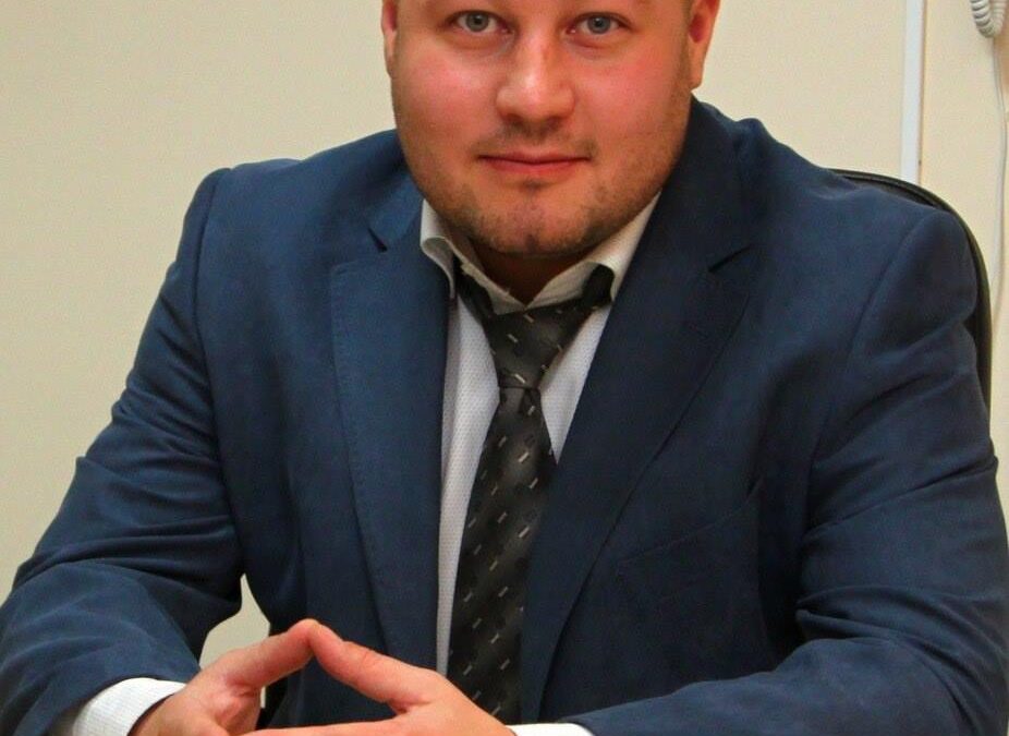 Представитель ЛГБТ обратился за помощью в петербургский психологический центр. Ему отказали, назвав «педерастом»