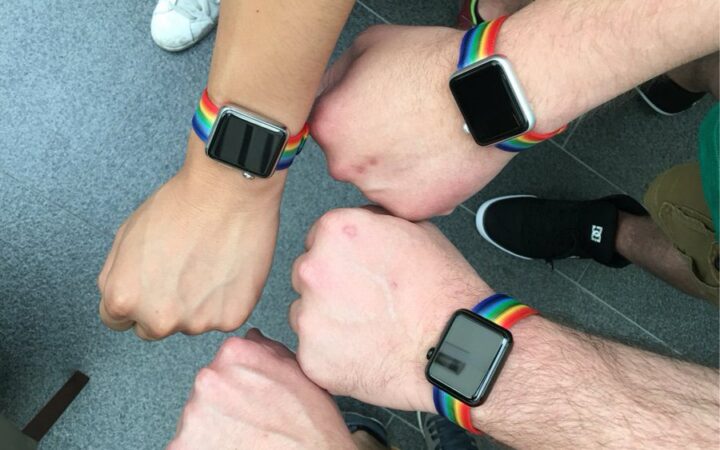 Apple поддержит геев ремешками для часов