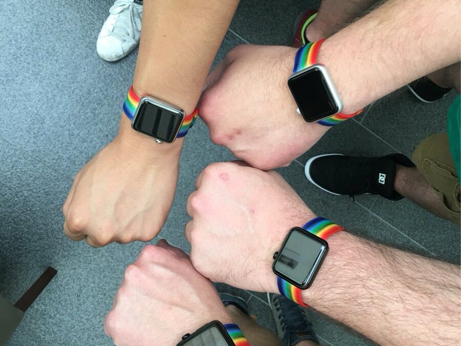 Apple поддержит геев ремешками для часов