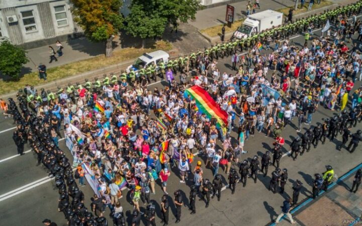 Каждого пятого ЛГБТ в Украине унижают на работе