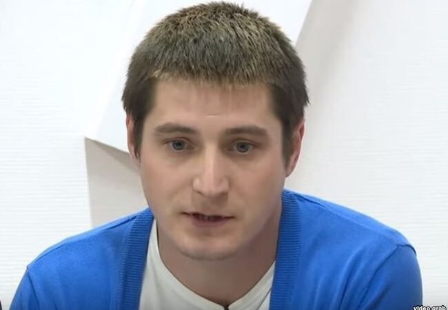 История первого гея из Чечни, не побоявшегося раскрыть свое имя и показать лицо.