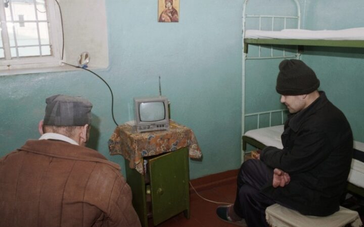 Хабаровчанин случайно зарезал приятеля, доказывая, что он не гей