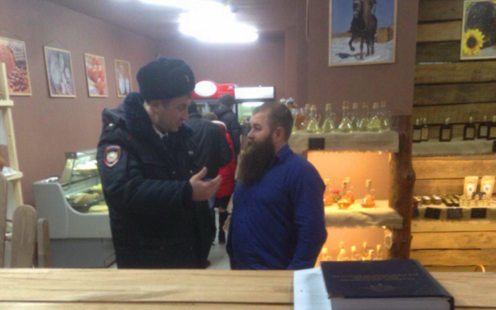 В ростовском магазине Германа Стерлигова полиция потребовала снять табличку «Содомитам вход воспрещен»