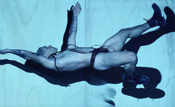 “Fischerspooner” представил очередное гомоэротическое видео о “…бурной любви”