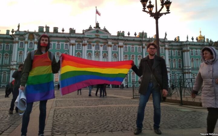 В Петербурге в “День Молчания” прошла акция ЛГБТ-активистов