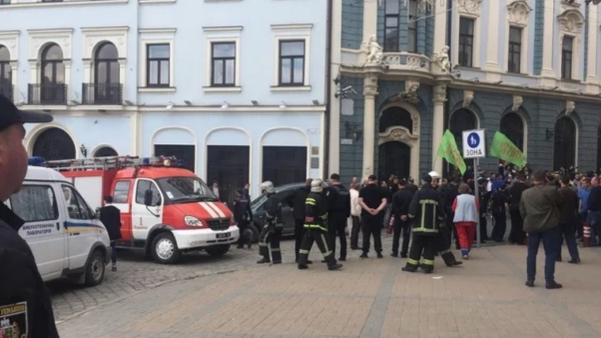 В Черновцах сорвали фестиваль ЛГБТ-сообщества: фото и видео