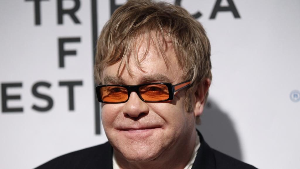 Элтон Джон заявил о «ветре перемен» и пообещал помочь ЛГБТ в Армении