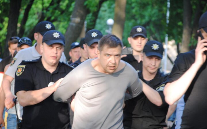 Мужчине, который бросил петарду в участников акции “Радужный флешмоб”, грозит до 7 лет лишения свободы