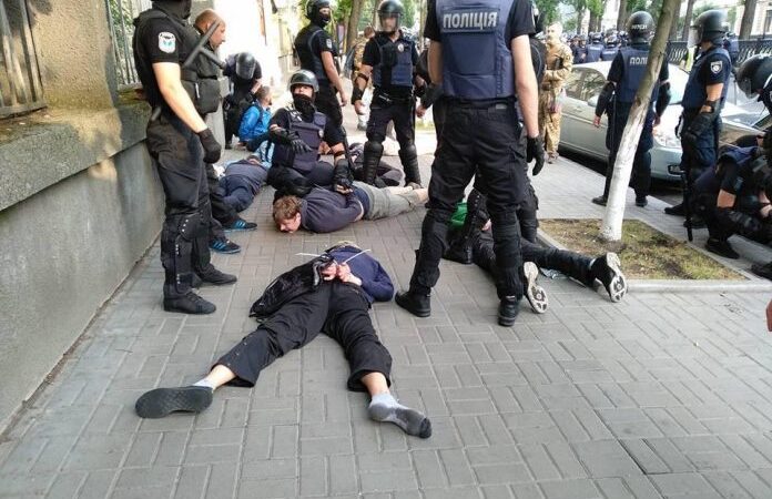 Участники киевской акции “за семейные ценности” подали 9 жалоб в прокуратуру на действия полиции