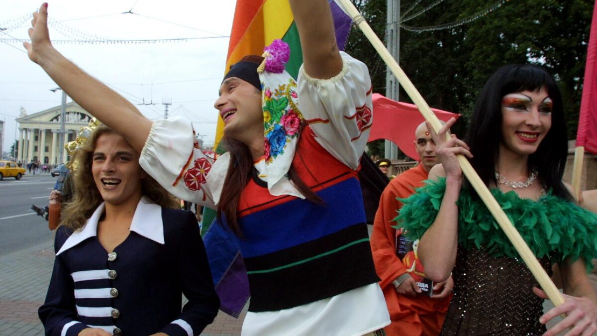 Помоги ЛГБТ-архиву MAKEOUT и получи печатный журнал в подарок