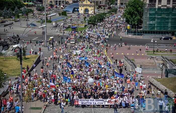 В Киеве прошла акция в защиту прав детей и “традиционных семейных ценностей”