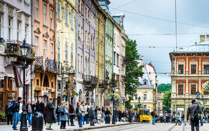 “Хотел уйти в монахи”: ЛГБТ в Украине откровенно рассказали о своей жизни