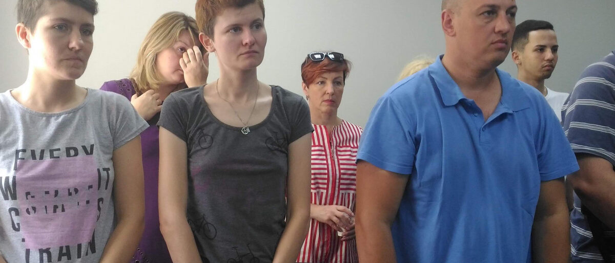 “Когда я услышала приговор, я испугалась. Я не хотела сажать людей”: детали суда над девушками, избившими участниц “Фестиваля равенства”