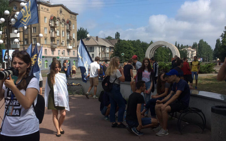 Трубят рога: В Кривом Роге собрались противники ЛГБТ-движения