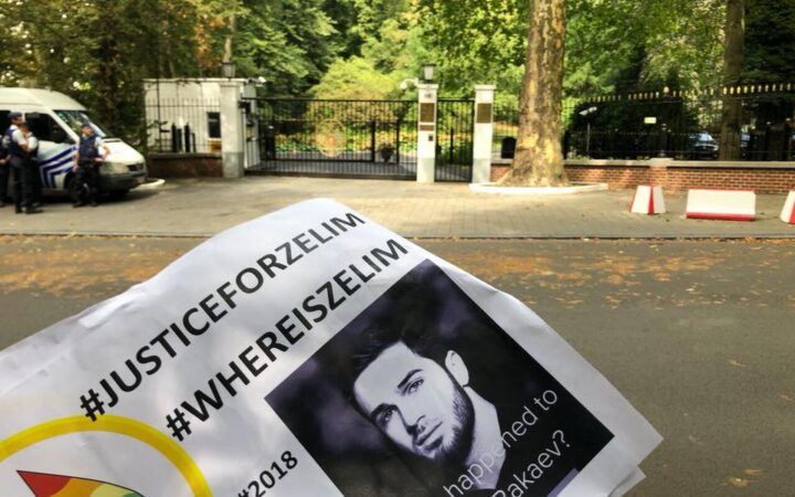 Rusa LGBT провела на Sheridan Square акцию к годовщине исчезновения чеченского певца Зелима Бакаева