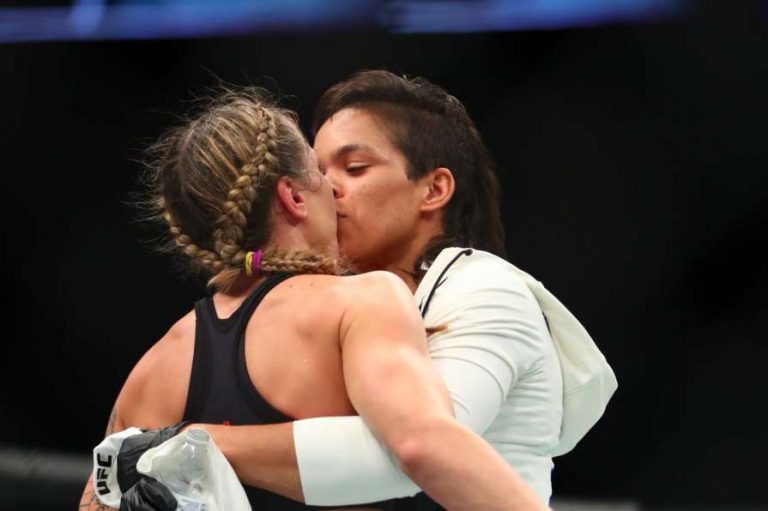 Она сказала ей – «Да!». Девушки-бойцы UFC объявили о помолвке
