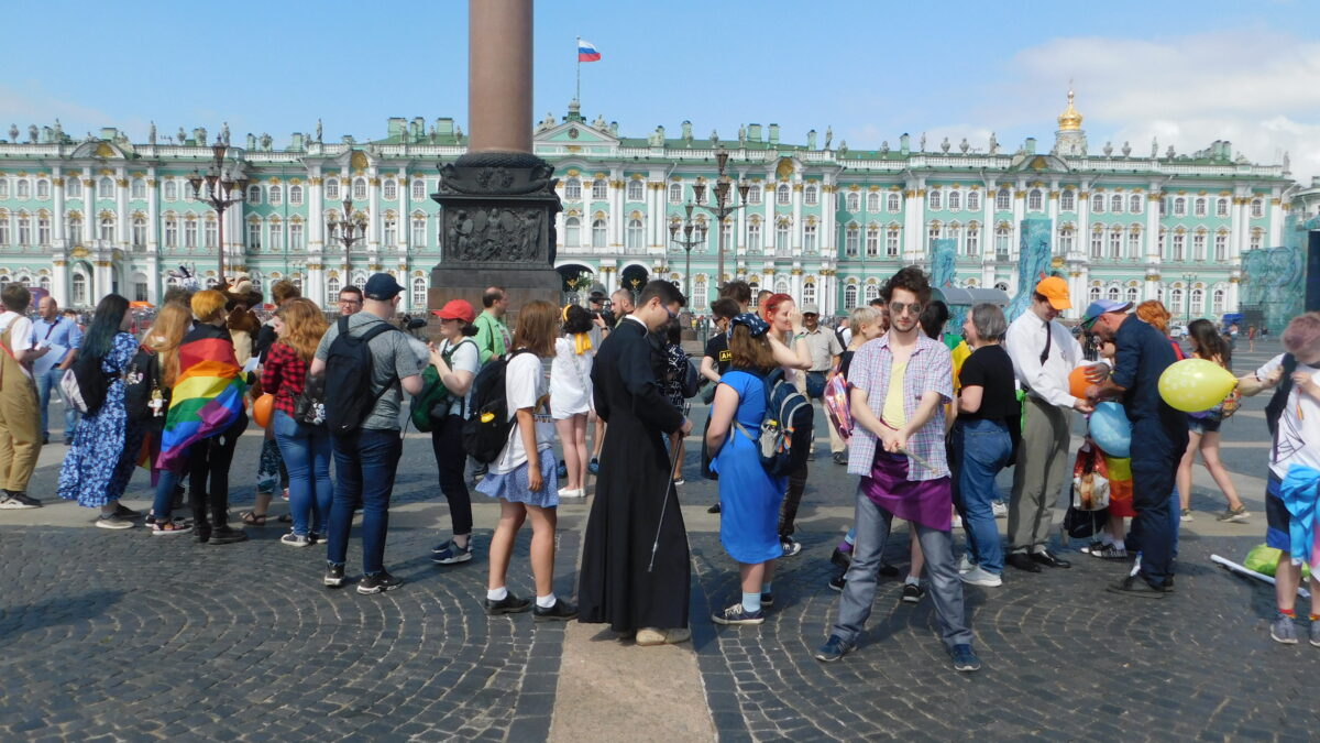 В Петербурге участника ЛГБТ-акции оштрафовали на 170 тысяч рублей