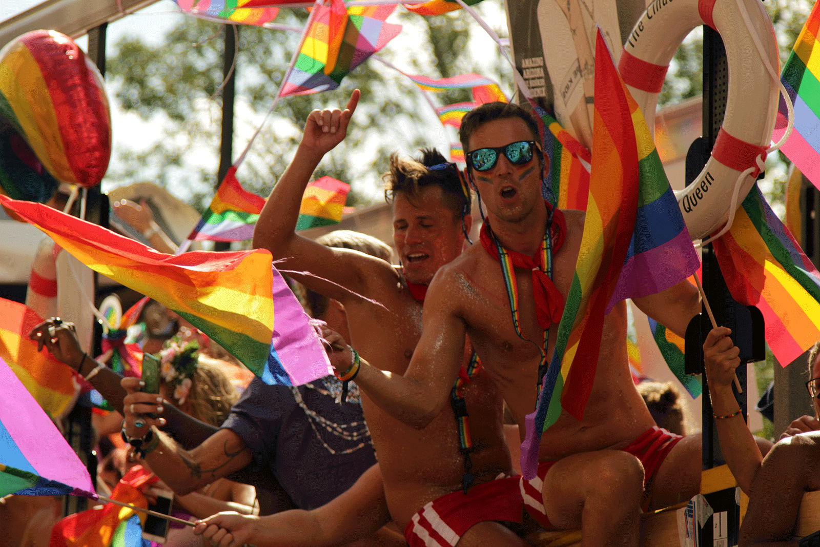 Это который гей-парад?– 