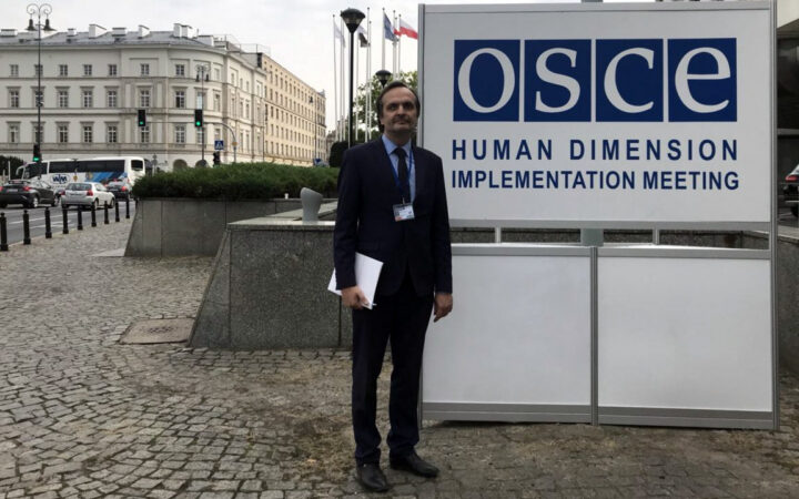 Гей-активисты с трибуны ОБСЕ обвинили Россию в “организации и поощрении пыток геев” в Чечне