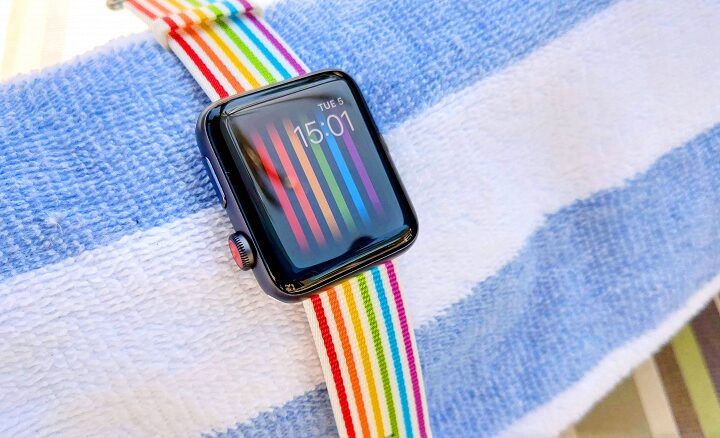 Российские владельцы Apple Watch не могут использовать циферблат Pride, воплощающий символику ЛГБТ