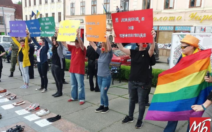 Запрет мероприятий ЛГБТ в Черновцах: горсовет призвали отменить скандальное решение