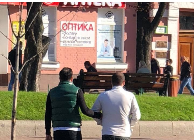 ”Латентный гей?” Нардеп разозлил украинцев фото мужчин под руку