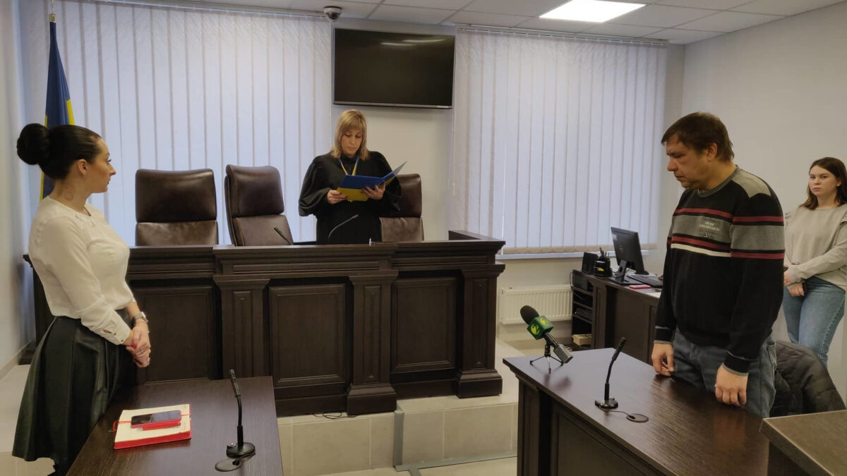 Мужчину, кинувшего петарду в людей на ЛГБТ-акции в Запорожье, суд оштрафовал на 17 тысяч