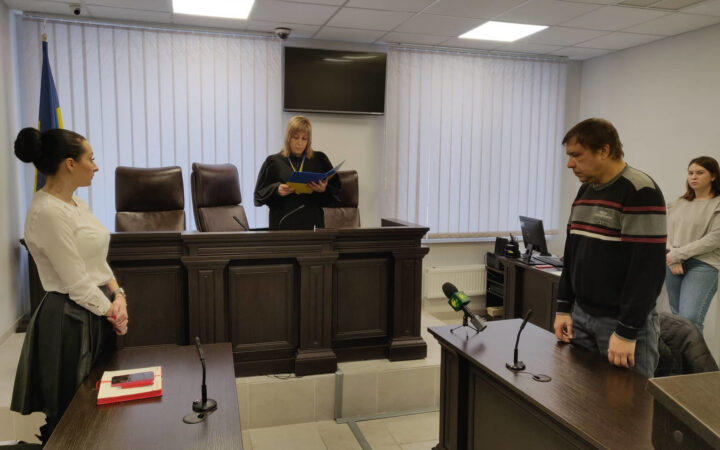 Мужчину, кинувшего петарду в людей на ЛГБТ-акции в Запорожье, суд оштрафовал на 17 тысяч