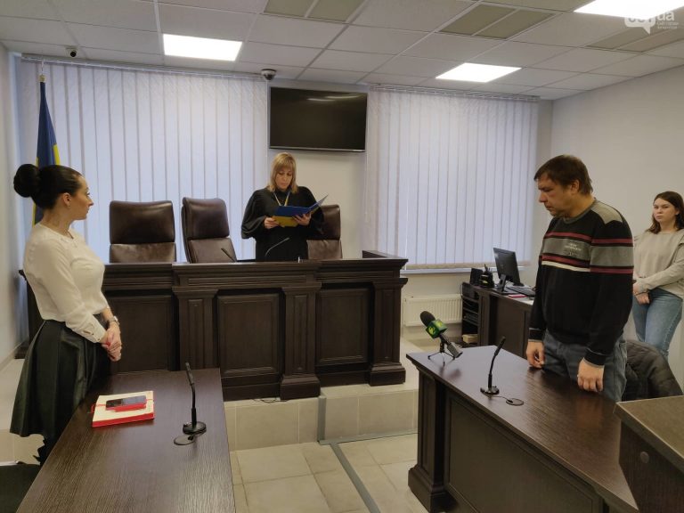 Мужчину, кинувшего петарду в людей на ЛГБТ-акции в Запорожье, суд оштрафовал на 17 тысяч