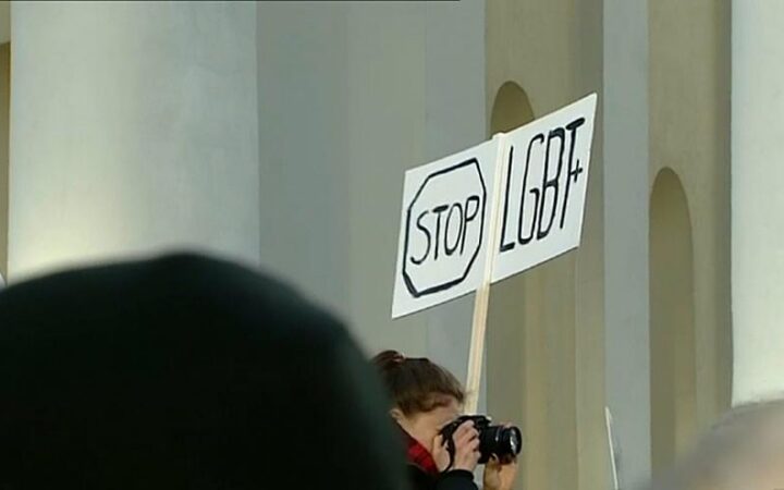 Поляки протестуют против “Дорожной карты ЛГБТ+”