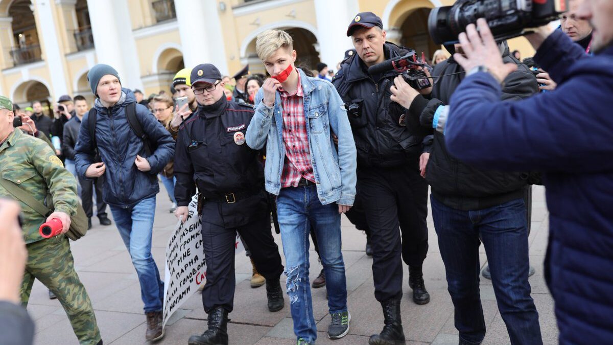 В Петербурге задержали 11 участников акции, посвященной замалчиванию проблем ЛГБТ
