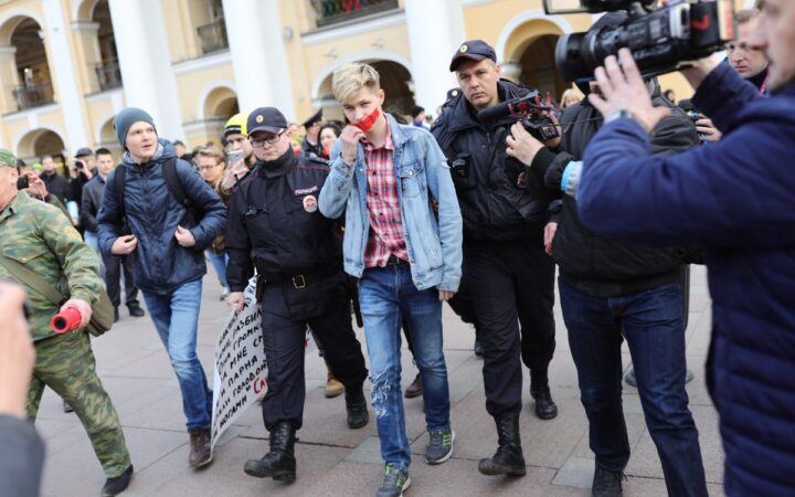 В Петербурге задержали 11 участников акции, посвященной замалчиванию проблем ЛГБТ