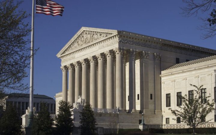 Суд США рассмотрит вопрос о защите работающих геев и трансгендеров