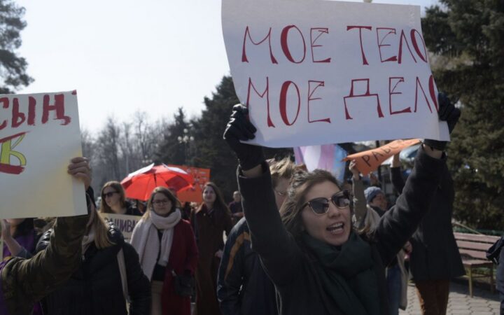 В Кыргызстане активисты вновь предлагают законодательно запретить “пропаганду ЛГБТ”