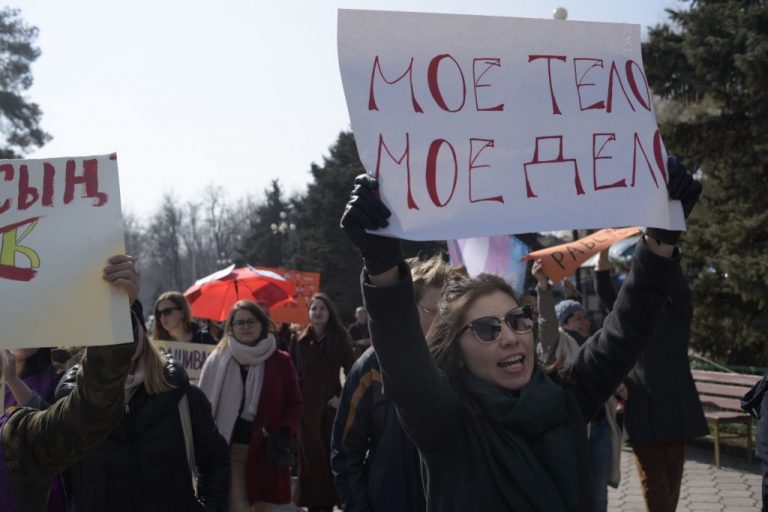 В Кыргызстане активисты вновь предлагают законодательно запретить “пропаганду ЛГБТ”