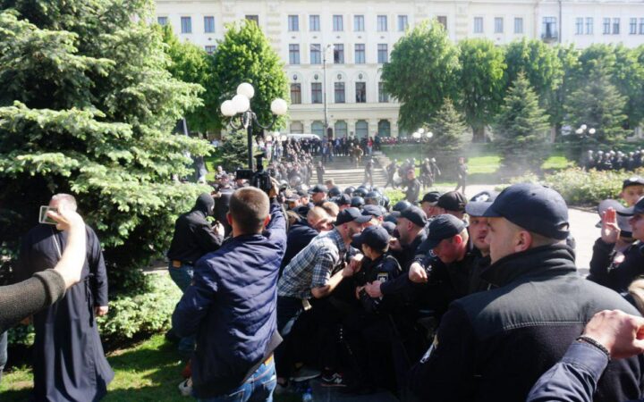 На акции ЛГБТ в Черновцах произошла массовая драка