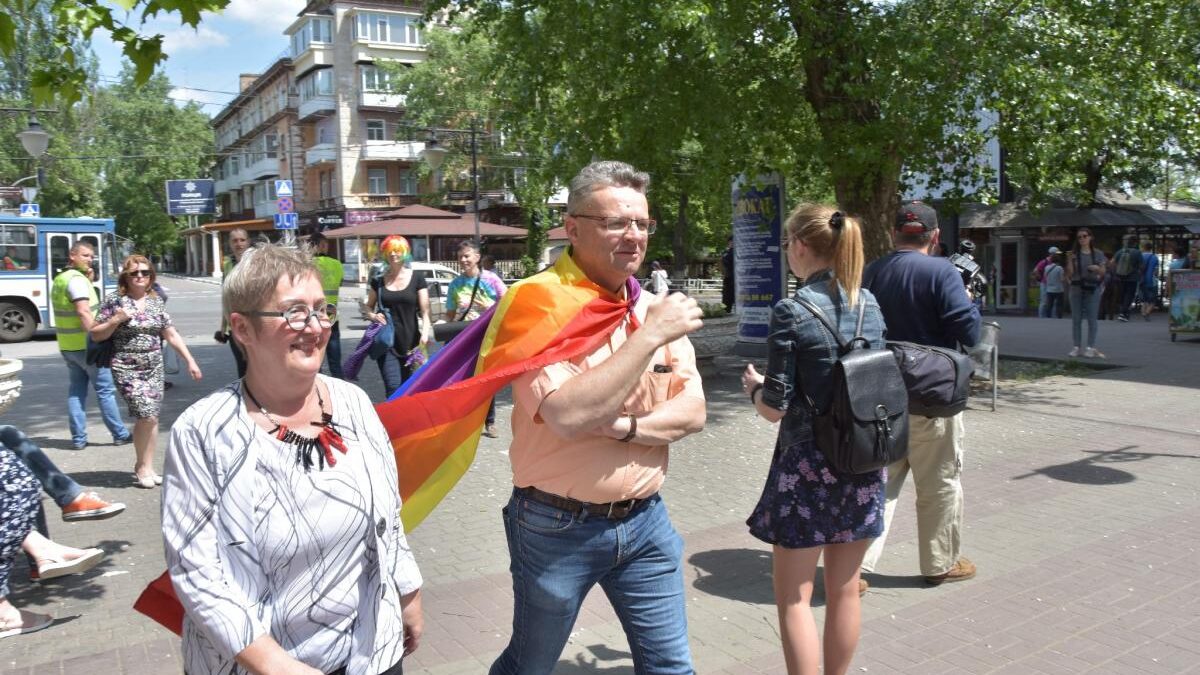 В Херсоне в ЛГБТ-марше принял участие сотрудник посольства Германии в Украине